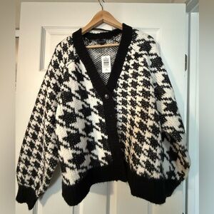 Houndstooth supersoft buttondown sweater